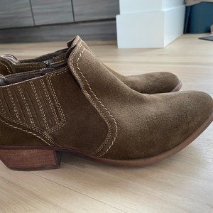 EARTH SHOES Suede Western Bootie 12 M